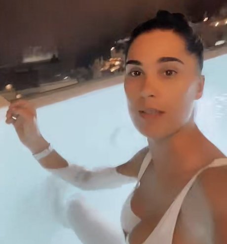 Naakte gelekte OnlyFans-foto van Laura Petard