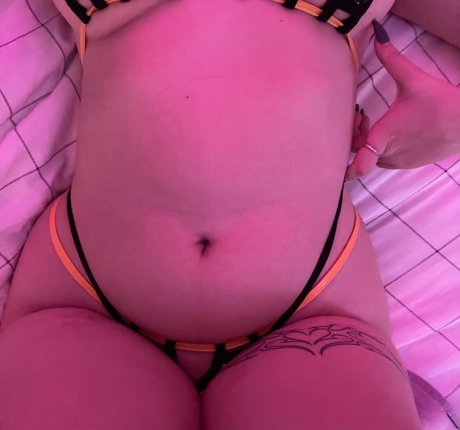 Naakte gelekte OnlyFans-foto van Oxxmilk