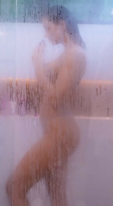 Naakte gelekte OnlyFans-foto van Amanda Curvelo