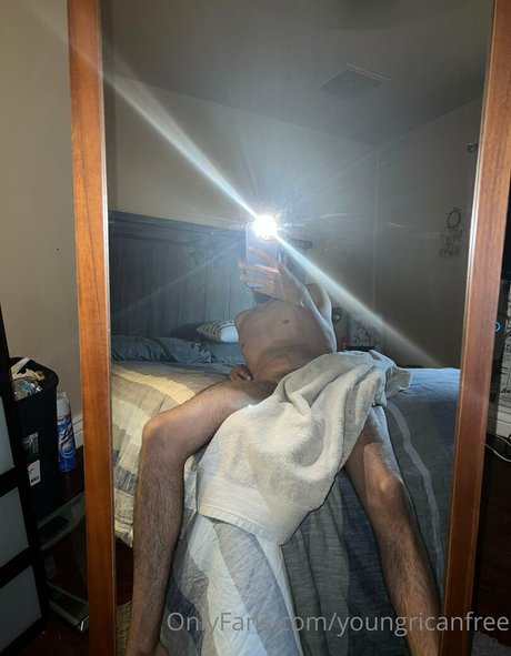 Naakte gelekte OnlyFans-foto van Youngricanfree