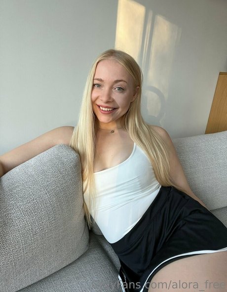 Naakte gelekte OnlyFans-foto van Alorafree