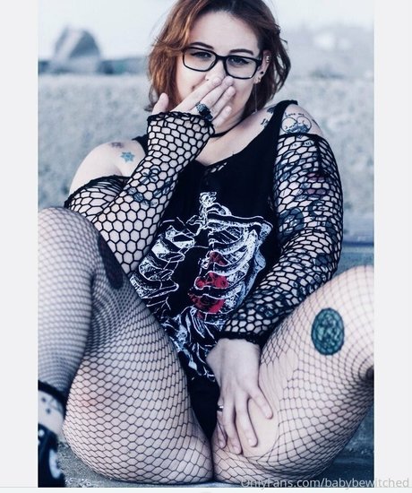 Naakte gelekte OnlyFans-foto van Babybewitched