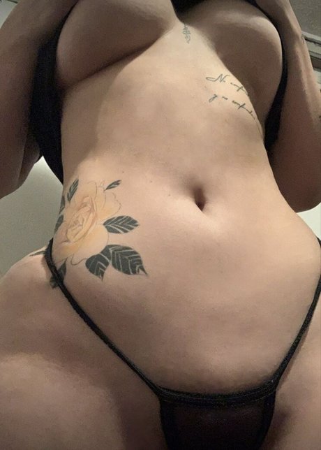 Naakte gelekte OnlyFans-foto van Uxiathierry