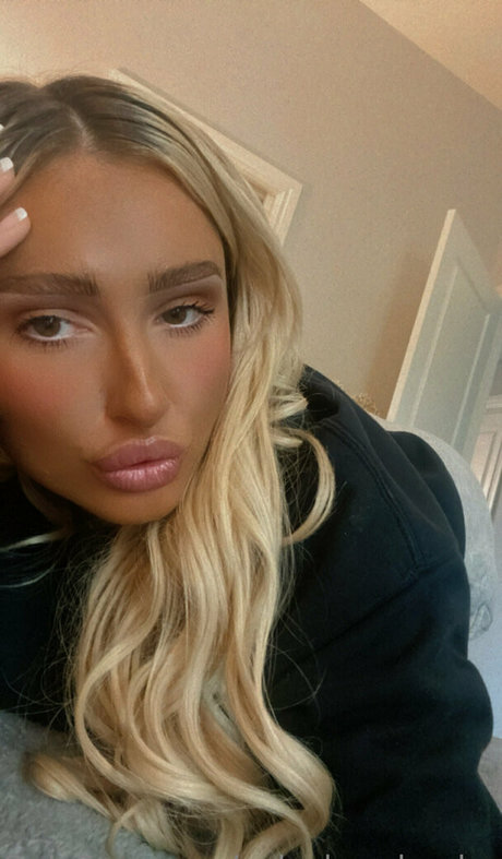 Naakte gelekte OnlyFans-foto van Courtneyhuntt