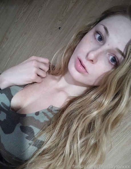Naakte gelekte OnlyFans-foto van Taylor Baylor
