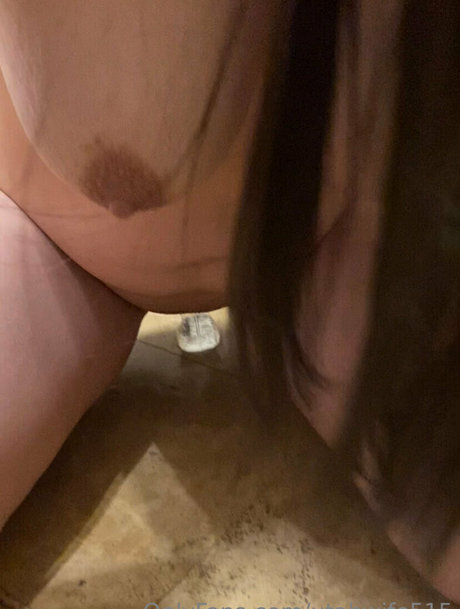 Naakte gelekte OnlyFans-foto van Utahwife515