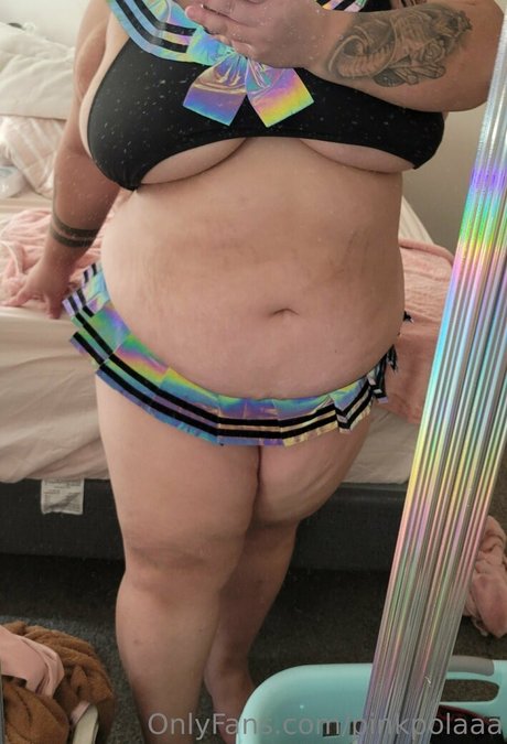 Naakte gelekte OnlyFans-foto van Pinkpolaaa