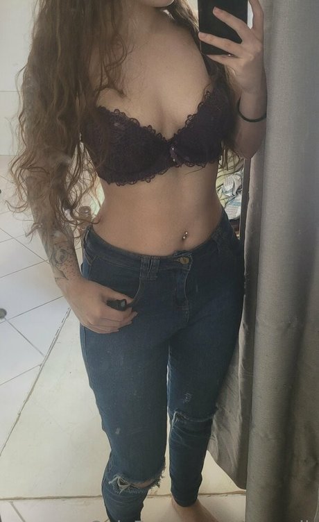 Naakte gelekte OnlyFans-foto van Emmajh