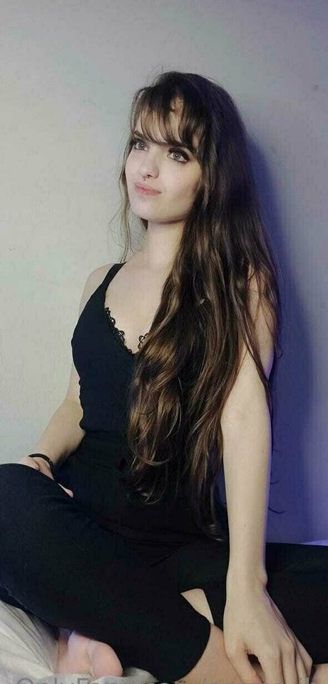 Naakte gelekte OnlyFans-foto van Emmajh