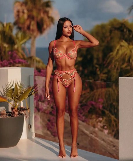 Naakte gelekte OnlyFans-foto van Sephora Noori