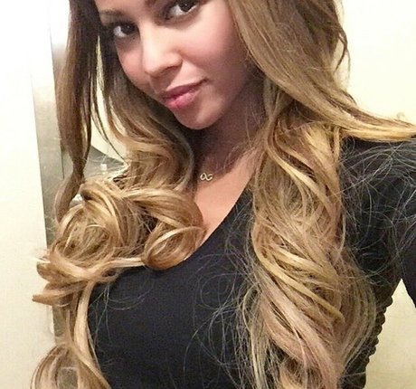 Naakte gelekte OnlyFans-foto van Vanessa Morgan