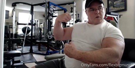 Naakte gelekte OnlyFans-foto van Flexbigmuscle