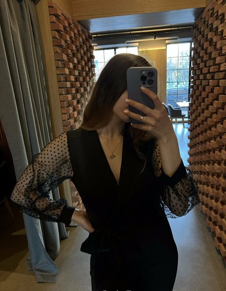 Naakte gelekte OnlyFans-foto van Alloona