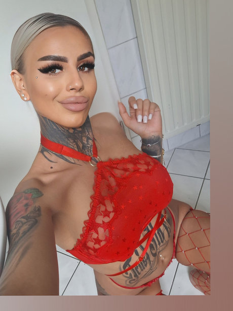 Naakte gelekte OnlyFans-foto van Alina Catalina Ird