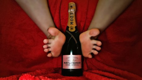 Naakte gelekte OnlyFans-foto van Juicy Charlotte