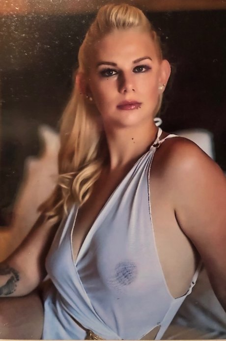 Naakte gelekte OnlyFans-foto van Noel Fantasy