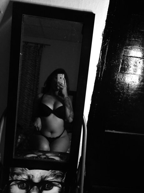 Naakte gelekte OnlyFans-foto van Ale