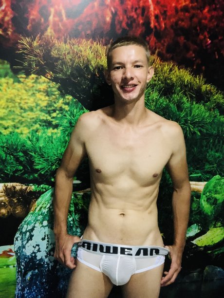 Naakte gelekte OnlyFans-foto van Alex Adams