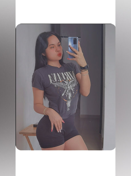 Naakte gelekte OnlyFans-foto van Miss Cheell