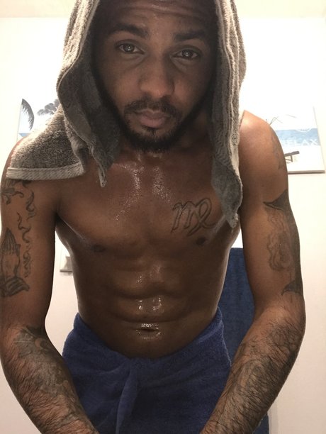 Naakte gelekte OnlyFans-foto van Domo