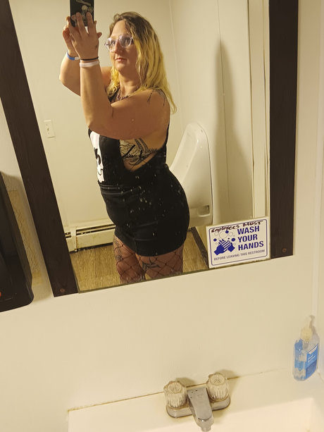 Naakte gelekte OnlyFans-foto van Bethanny