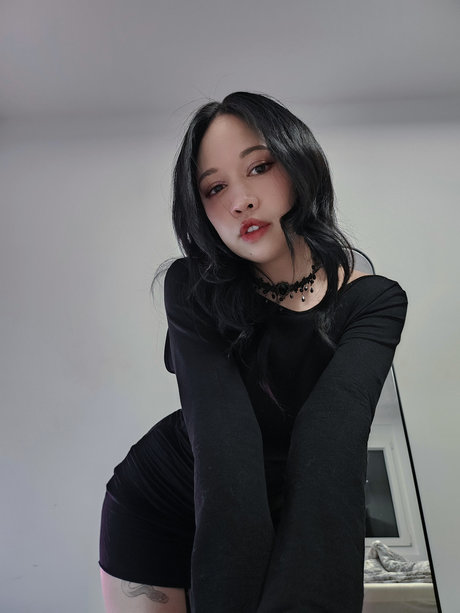 Naakte gelekte OnlyFans-foto van Babylilaaaa
