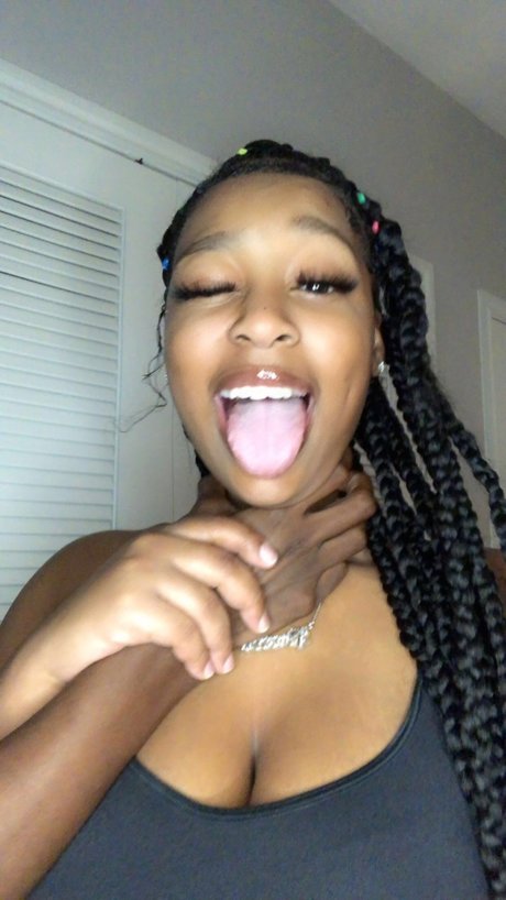 Naakte gelekte OnlyFans-foto van Onlylay