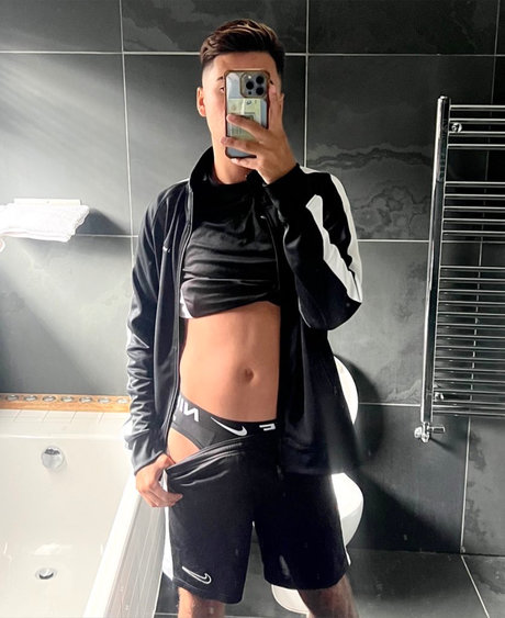 Naakte gelekte OnlyFans-foto van Findomkai