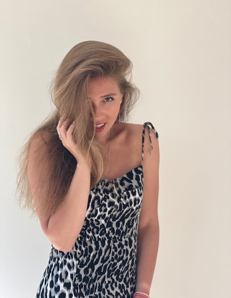 Naakte gelekte OnlyFans-foto van Only Fashion