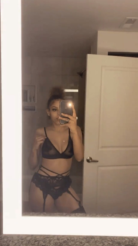 Naakte gelekte OnlyFans-foto van 1faith