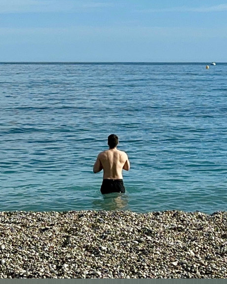 Naakte gelekte OnlyFans-foto van Adam