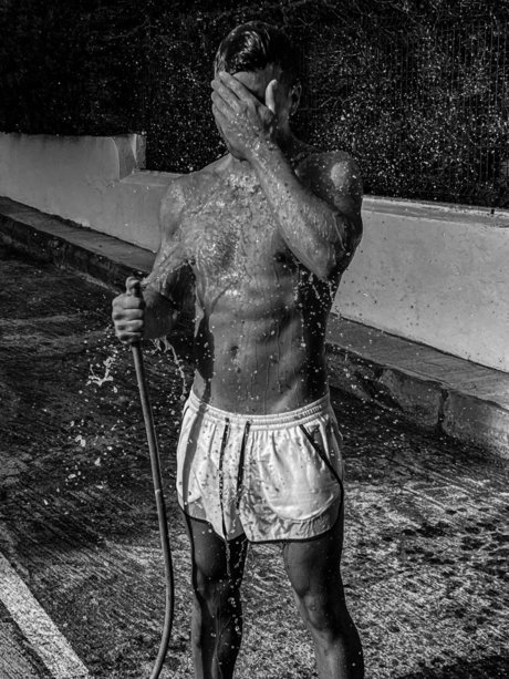 Naakte gelekte OnlyFans-foto van Adam Dior