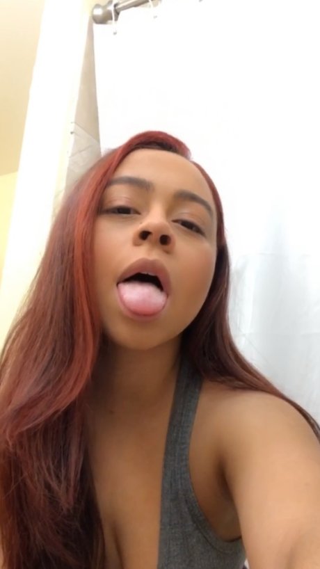 Naakte gelekte OnlyFans-foto van Livi Baby