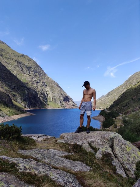 Naakte gelekte OnlyFans-foto van Aitonen