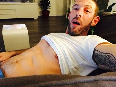 Naakte gelekte OnlyFans-foto van Paddymcjae