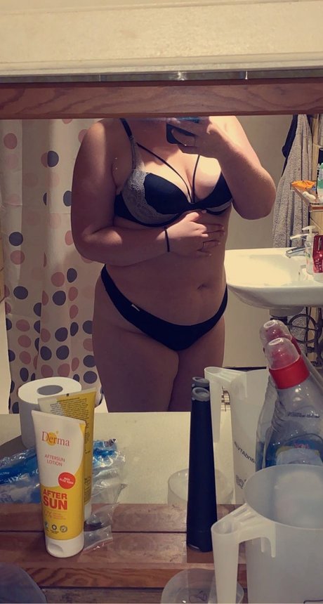 Naakte gelekte OnlyFans-foto van Sarah