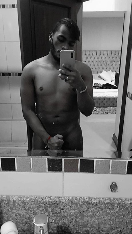 Naakte gelekte OnlyFans-foto van Jefrry