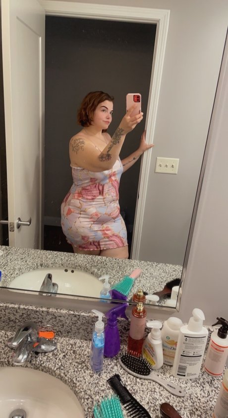 Naakte gelekte OnlyFans-foto van Alexandria Davis