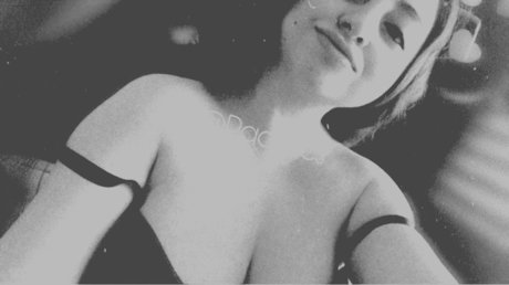 Naakte gelekte OnlyFans-foto van Paola Lopez