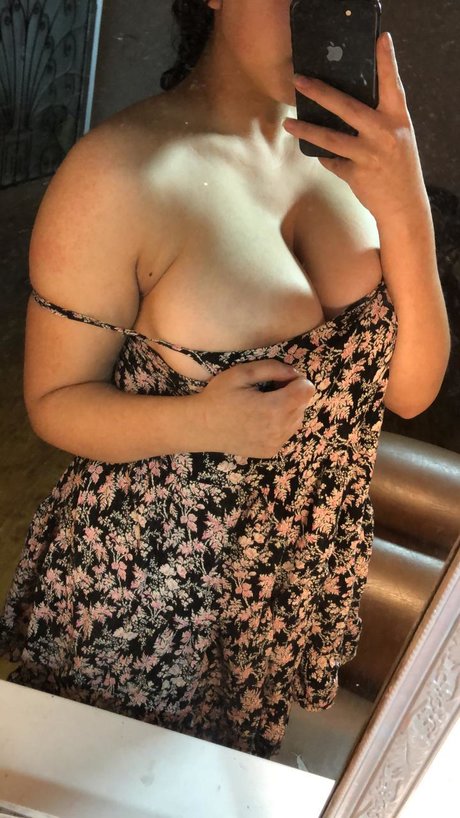 Naakte gelekte OnlyFans-foto van Pao Aguirre