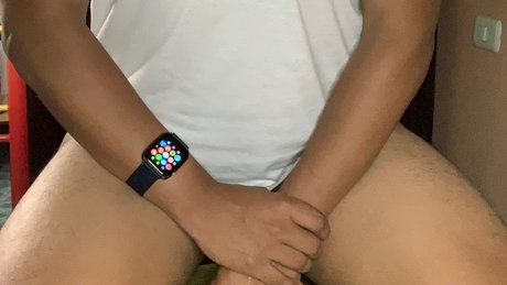 Naakte gelekte OnlyFans-foto van Buda
