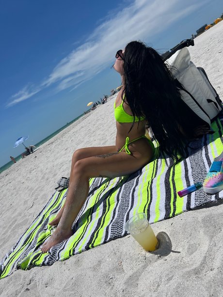 Naakte gelekte OnlyFans-foto van Ashley