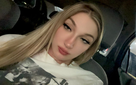 Naakte gelekte OnlyFans-foto van Snowflake