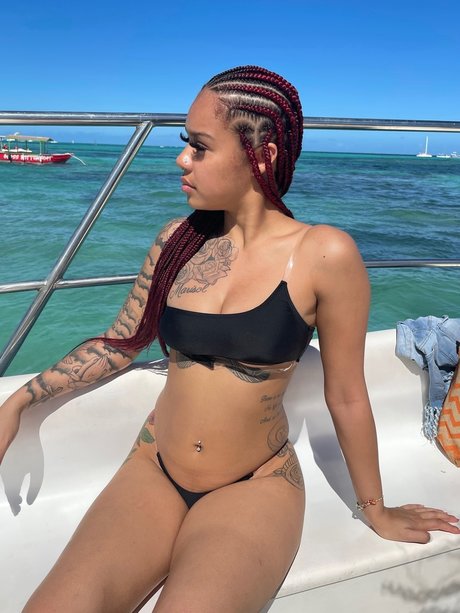 Naakte gelekte OnlyFans-foto van Penny 