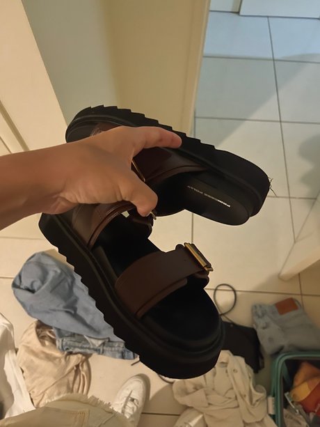 Naakte gelekte OnlyFans-foto van Peanut