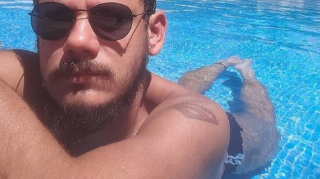 Naakte gelekte OnlyFans-foto van Paulo Hao