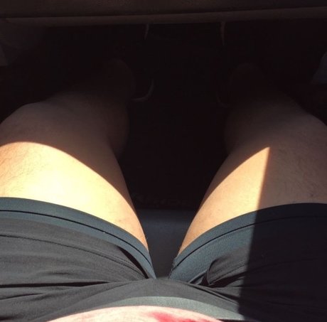 Naakte gelekte OnlyFans-foto van Mario A