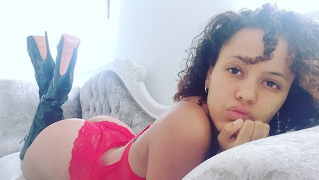 Naakte gelekte OnlyFans-foto van Phoenix Rae Blue