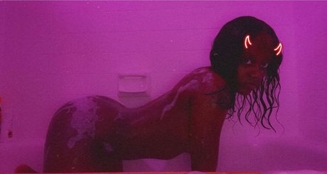 Naakte gelekte OnlyFans-foto van Daisy