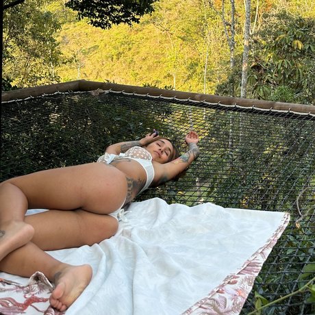 Naakte gelekte OnlyFans-foto van Alejandra